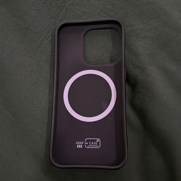 iPhone 15 pro case - Picture 3 of 3